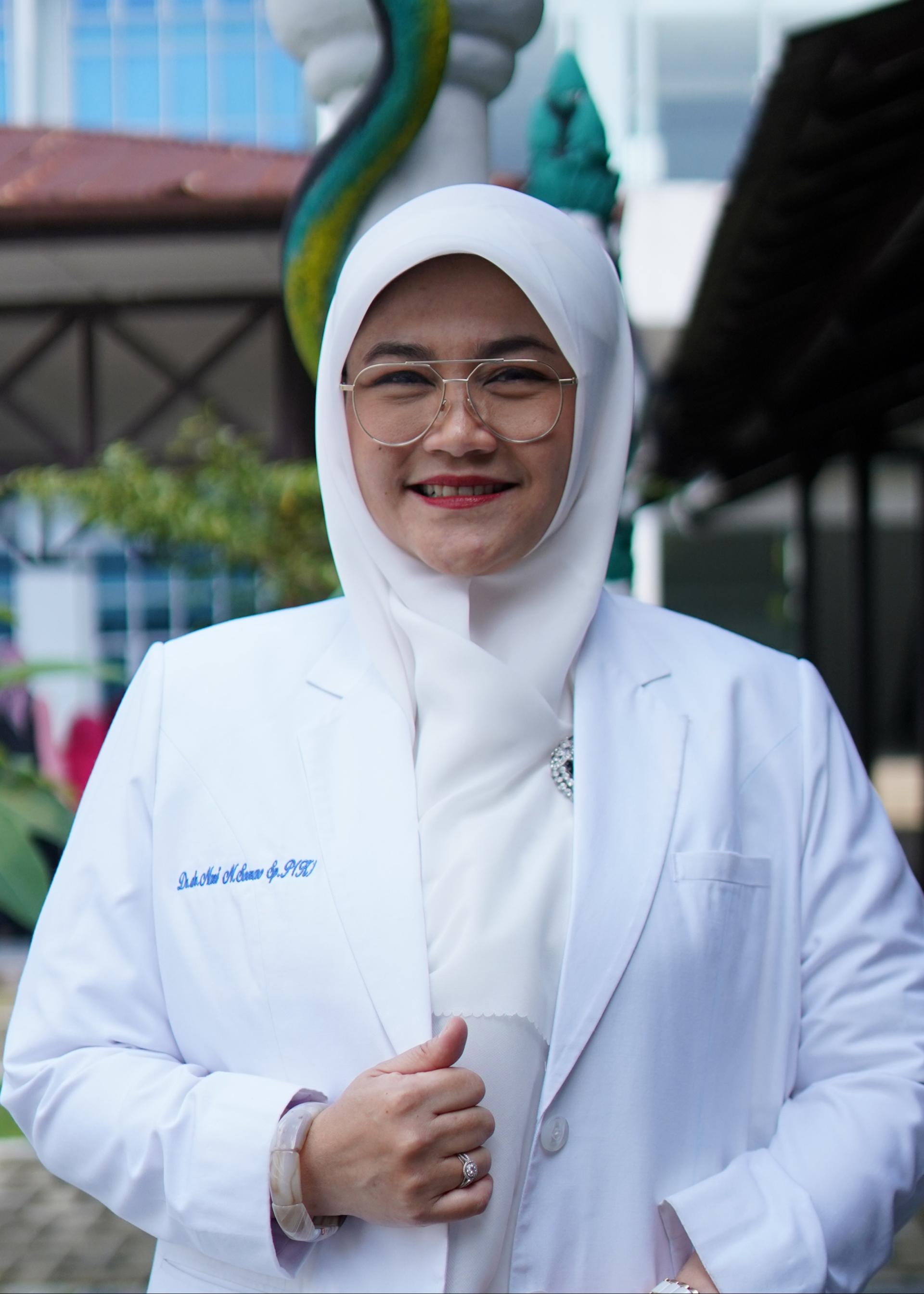 Prof. Dr.  dr. Noni Novisari Soeroso, M.Ked(Paru), Sp.P, Onk.T(K), FISR
